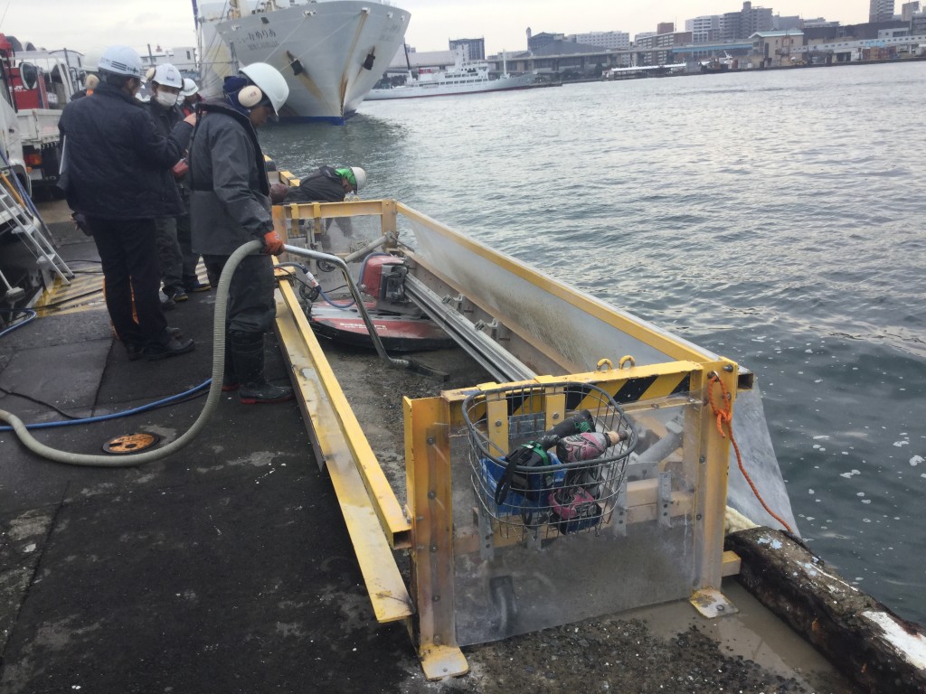 スラッシュカット実績 車止め取替え工事1