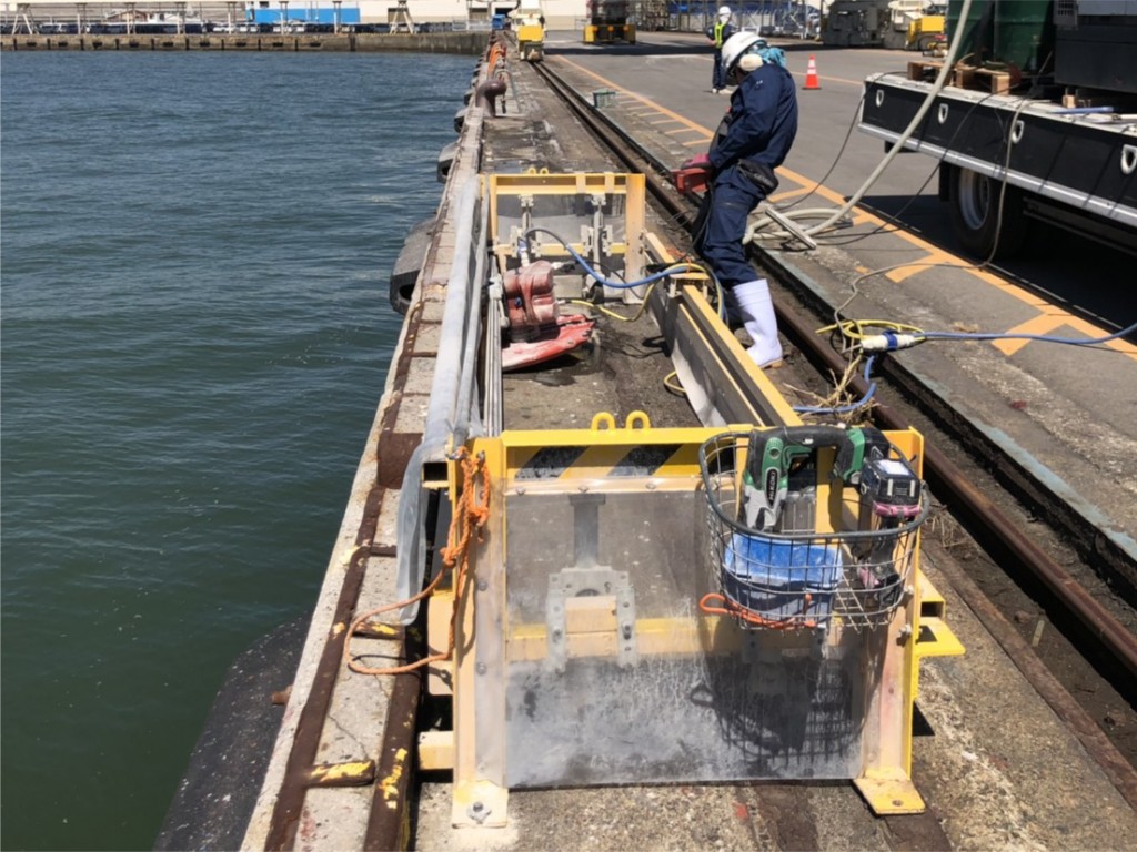 スラッシュカット実績 車止め取替え工事1