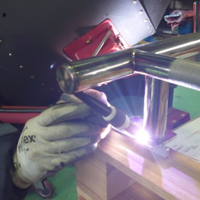 ステンレスハシゴ製作風景